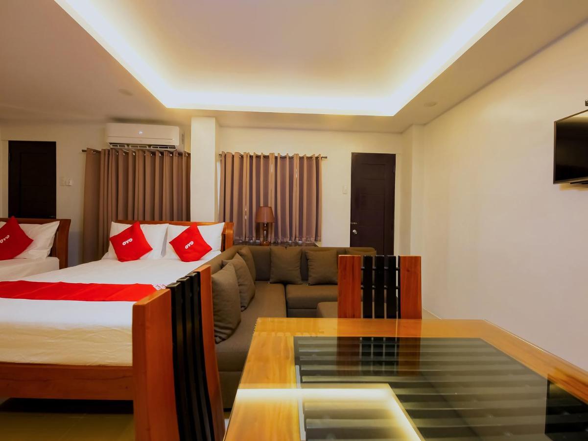 Oyo 848 Dona Aurora Condotel Кесон-Сити Экстерьер фото