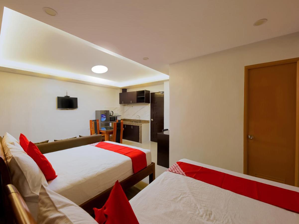 Oyo 848 Dona Aurora Condotel Кесон-Сити Экстерьер фото
