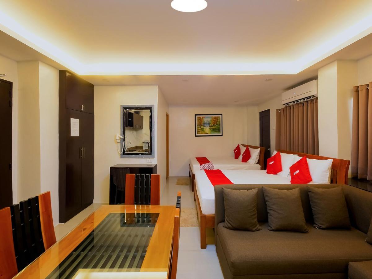 Oyo 848 Dona Aurora Condotel Кесон-Сити Экстерьер фото