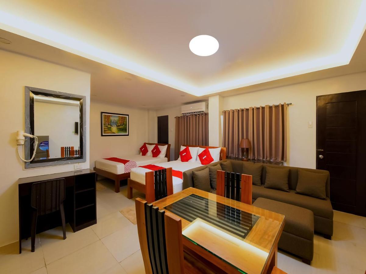 Oyo 848 Dona Aurora Condotel Кесон-Сити Экстерьер фото