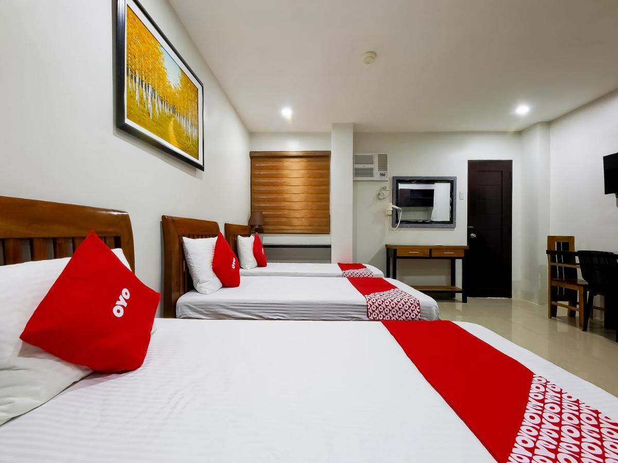 Oyo 848 Dona Aurora Condotel Кесон-Сити Экстерьер фото