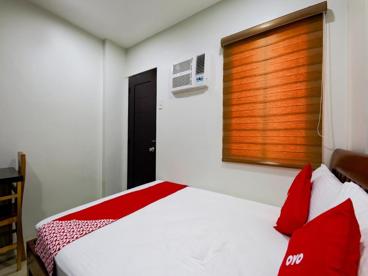 Oyo 848 Dona Aurora Condotel Кесон-Сити Экстерьер фото