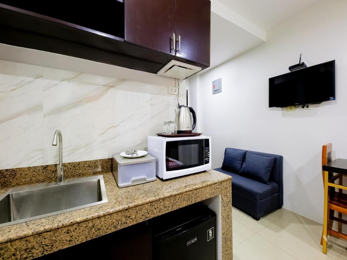 Oyo 848 Dona Aurora Condotel Кесон-Сити Экстерьер фото
